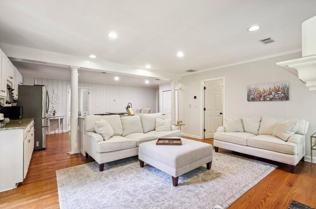 6595 Wright Cir, Atlanta GA  30328-3147 exterior