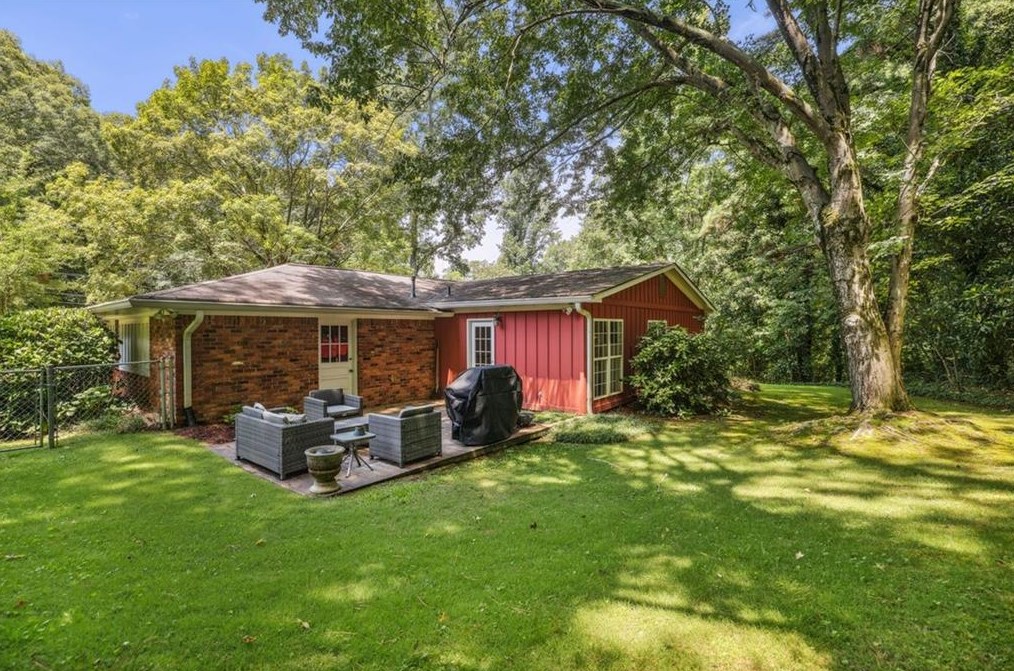6595 Wright Cir, Atlanta GA  30328-3147 exterior