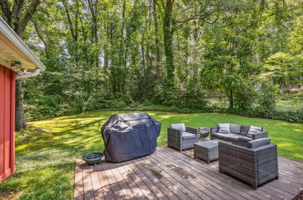 6595 Wright Cir, Atlanta GA  30328-3147 exterior