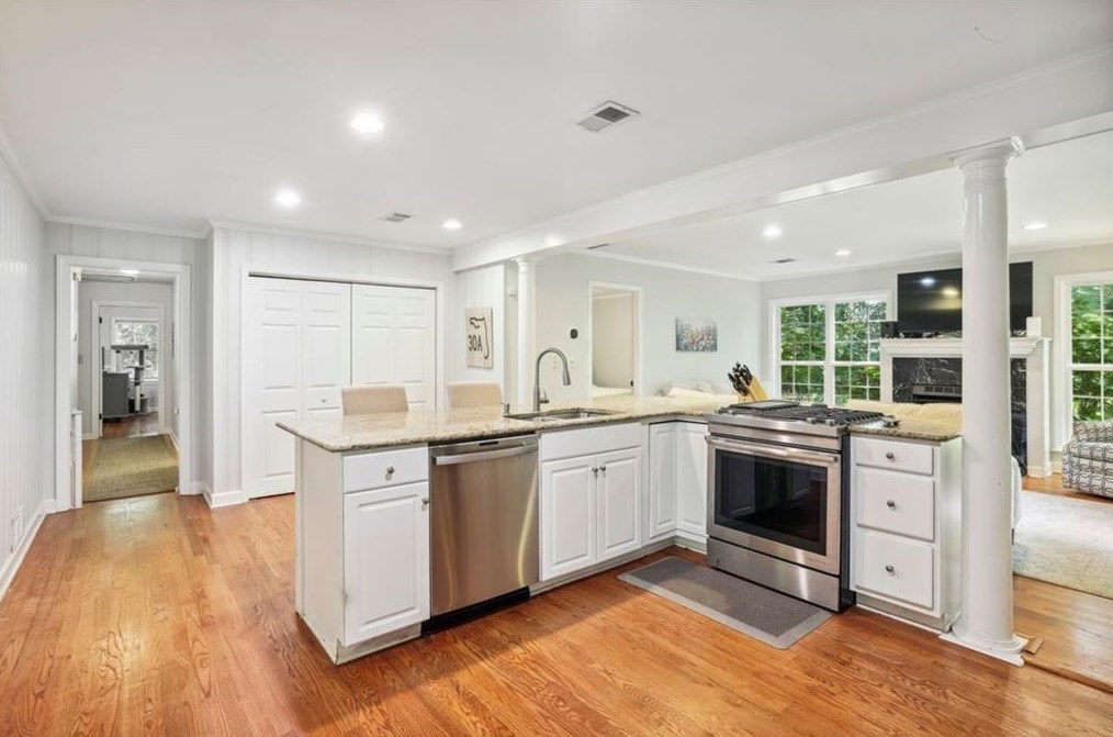 6595 Wright Cir, Atlanta GA  30328-3147 exterior