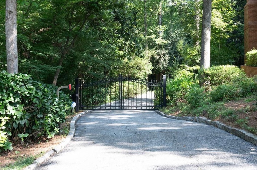 1325 Swims Valley Dr, Atlanta, GA 30327-3811
