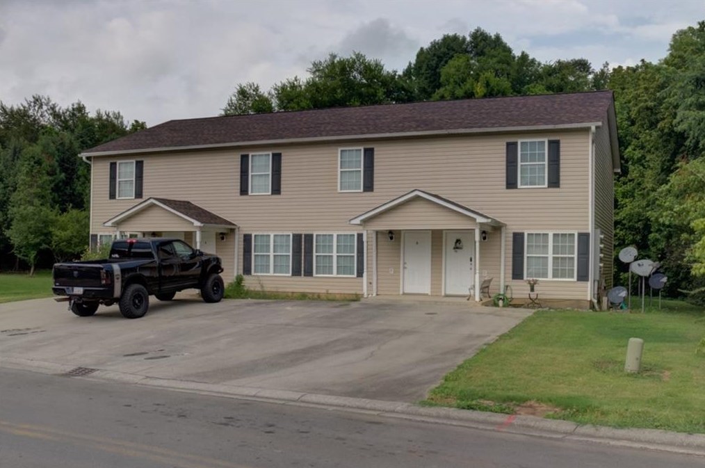 109 Creekside Dr, Calhoun, GA 30701-8742