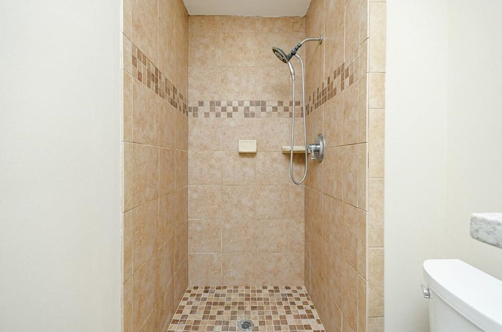 4205 Williamsburg Dr, Atlanta GA  30337-4527 exterior
