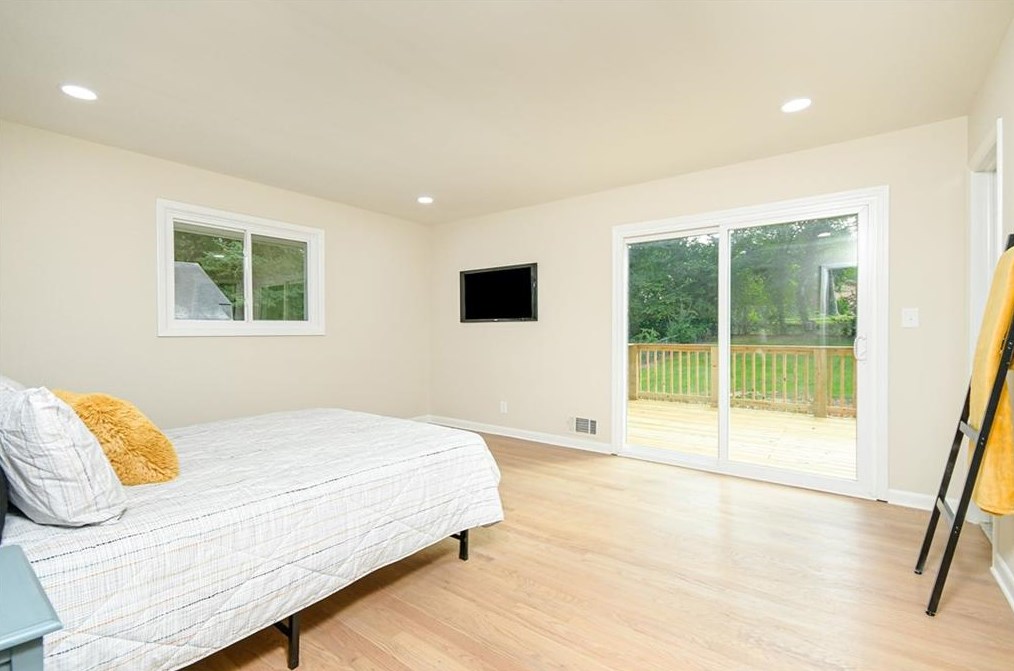 4205 Williamsburg Dr, Atlanta GA  30337-4527 exterior