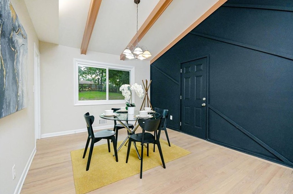 4205 Williamsburg Dr, Atlanta GA  30337-4527 exterior
