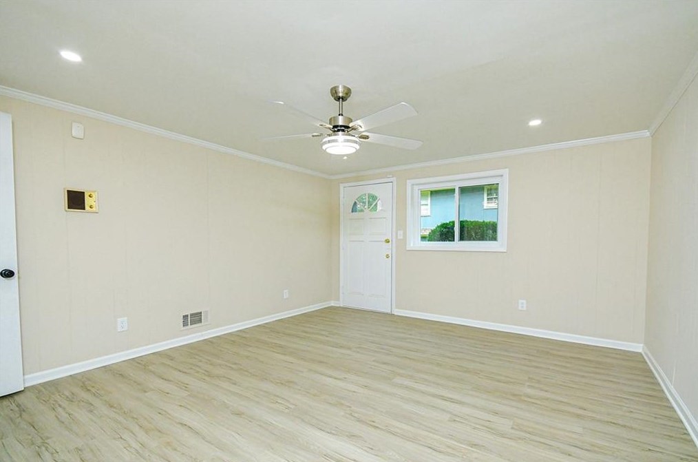 4205 Williamsburg Dr, Atlanta GA  30337-4527 exterior