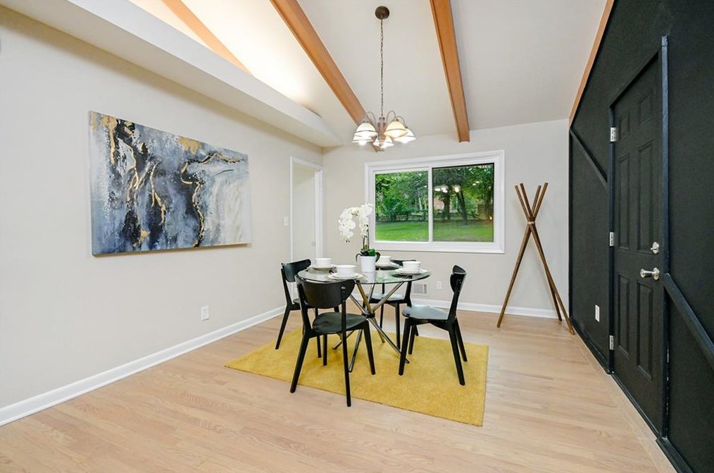 4205 Williamsburg Dr, Atlanta GA  30337-4527 exterior