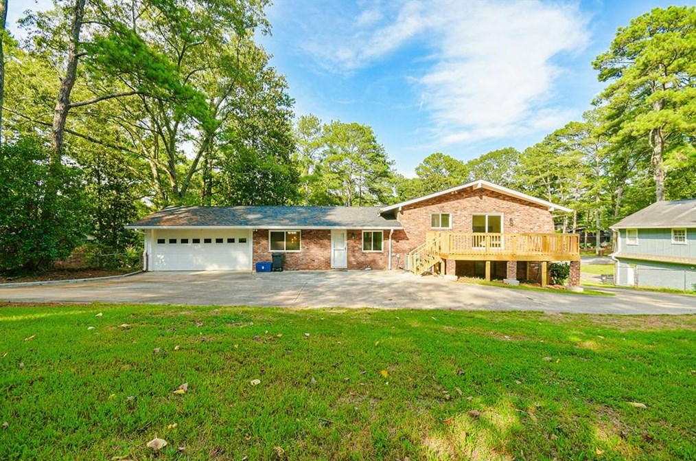4205 Williamsburg Dr, Atlanta GA  30337-4527 exterior