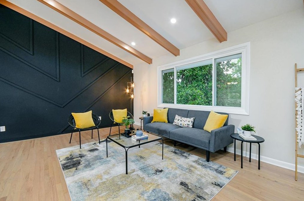 4205 Williamsburg Dr, Atlanta GA  30337-4527 exterior