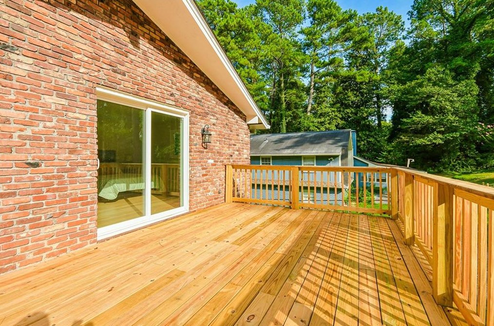 4205 Williamsburg Dr, Atlanta GA  30337-4527 exterior