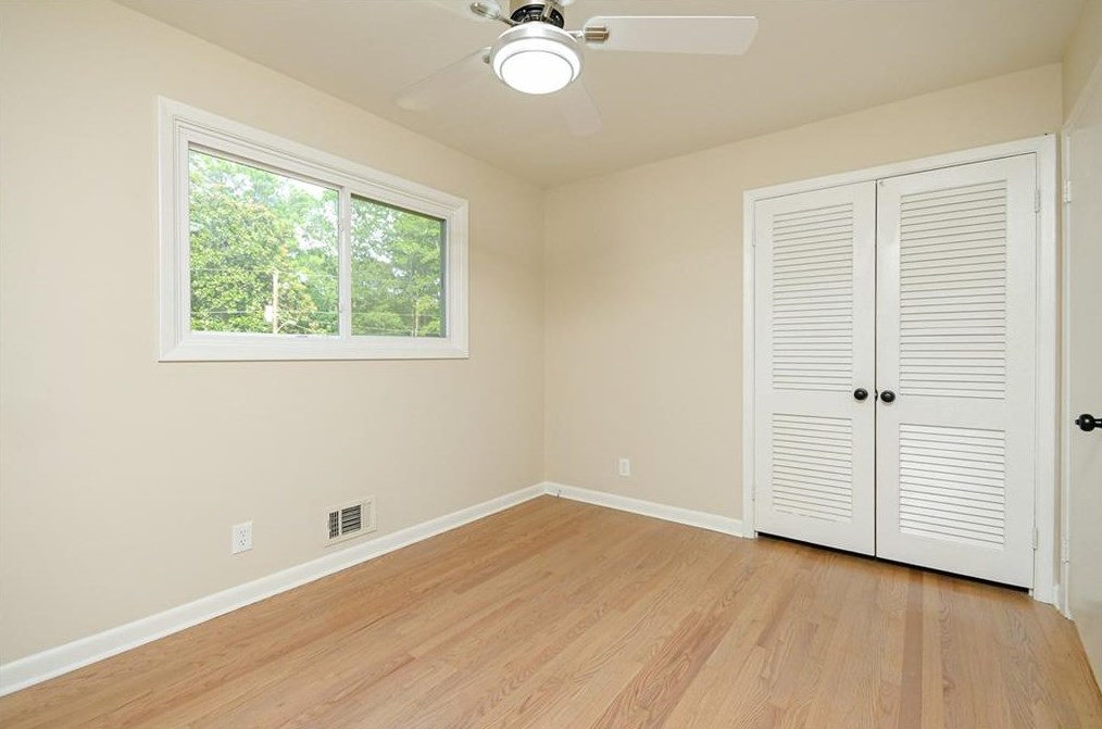 4205 Williamsburg Dr, Atlanta GA  30337-4527 exterior