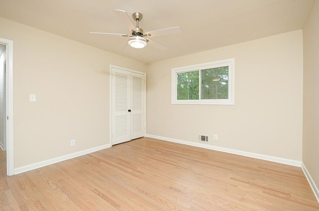 4205 Williamsburg Dr, Atlanta GA  30337-4527 exterior