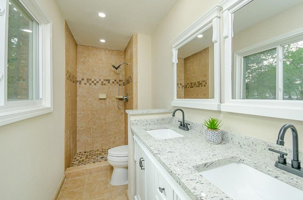 4205 Williamsburg Dr, Atlanta GA  30337-4527 exterior