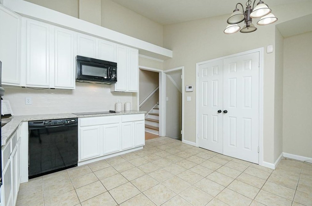4205 Williamsburg Dr, Atlanta GA  30337-4527 exterior