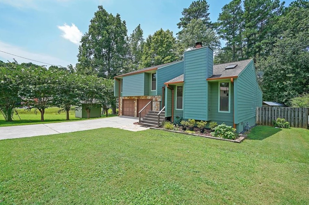 300 Roses Creek Dr, Lawrenceville, GA 30044-4381