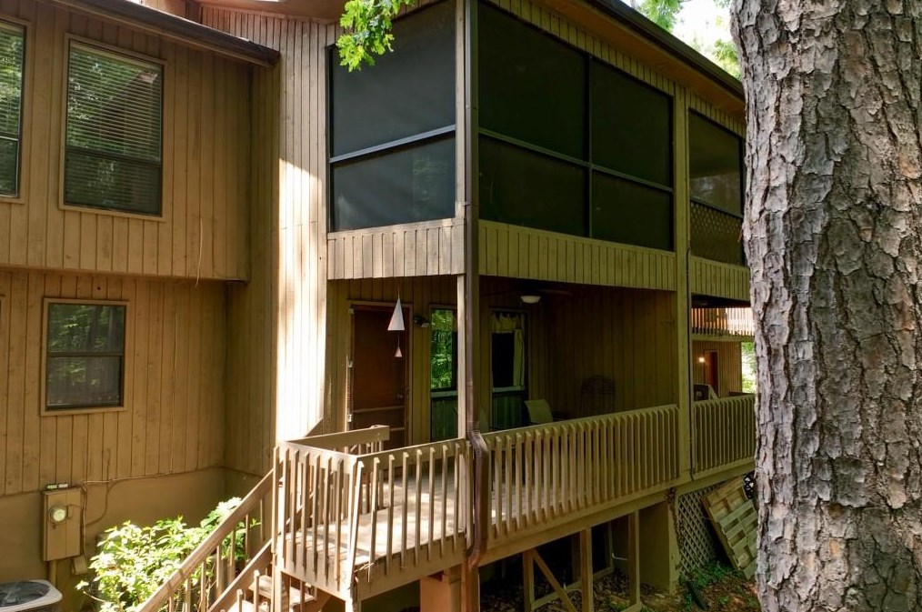 303 Pine Tree Dr, Buford, GA 30518