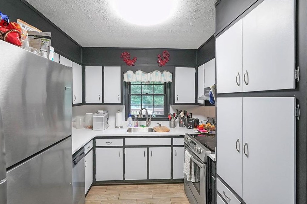 571 Norton Cir, Smyrna GA  30082-2123 exterior