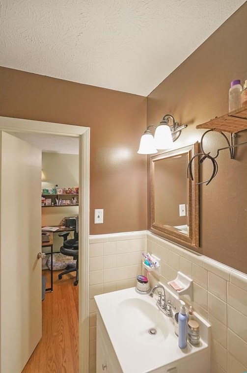 571 Norton Cir, Smyrna GA  30082-2123 exterior