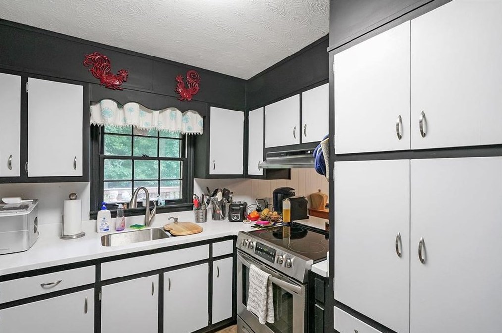 571 Norton Cir, Smyrna GA  30082-2123 exterior