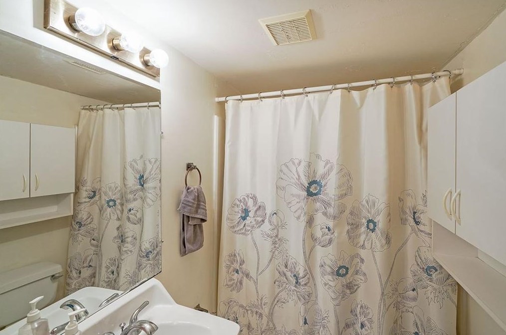 571 Norton Cir, Smyrna GA  30082-2123 exterior