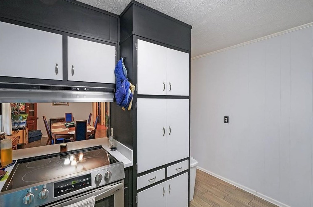 571 Norton Cir, Smyrna GA  30082-2123 exterior