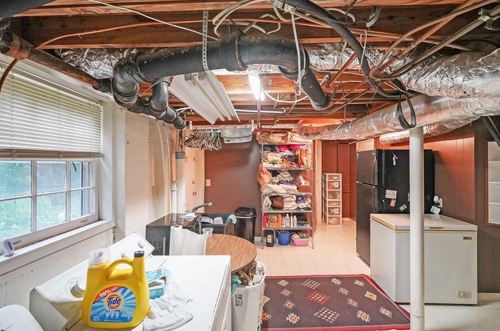 571 Norton Cir, Smyrna GA  30082-2123 exterior