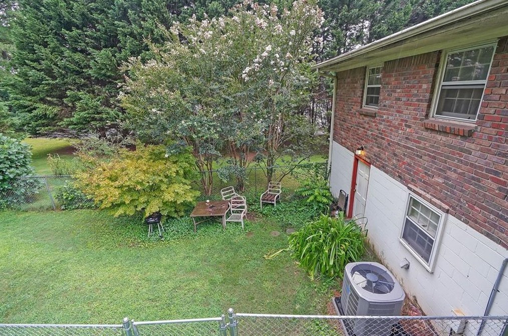 571 Norton Cir, Smyrna GA  30082-2123 exterior