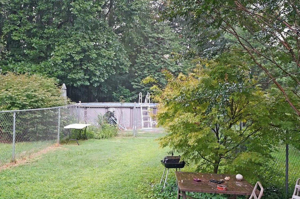 571 Norton Cir, Smyrna GA  30082-2123 exterior