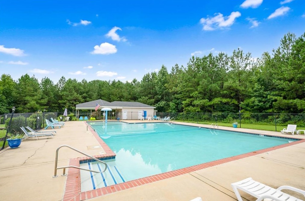 753 Riverside Dr, Calhoun GA 30701-5415 exterior