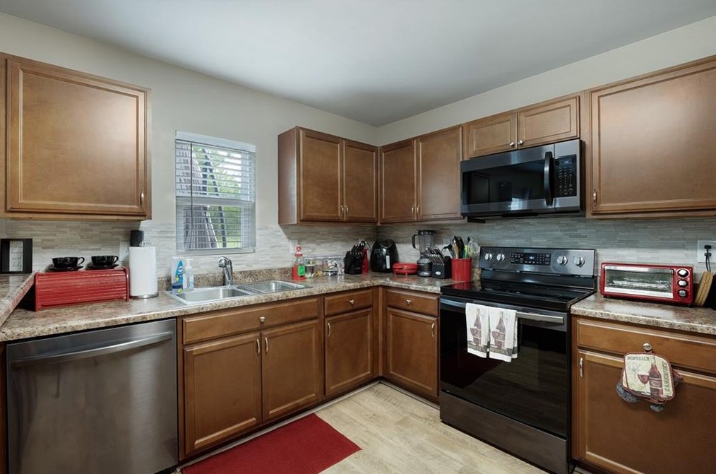 753 Riverside Dr, Calhoun GA 30701-5415 exterior