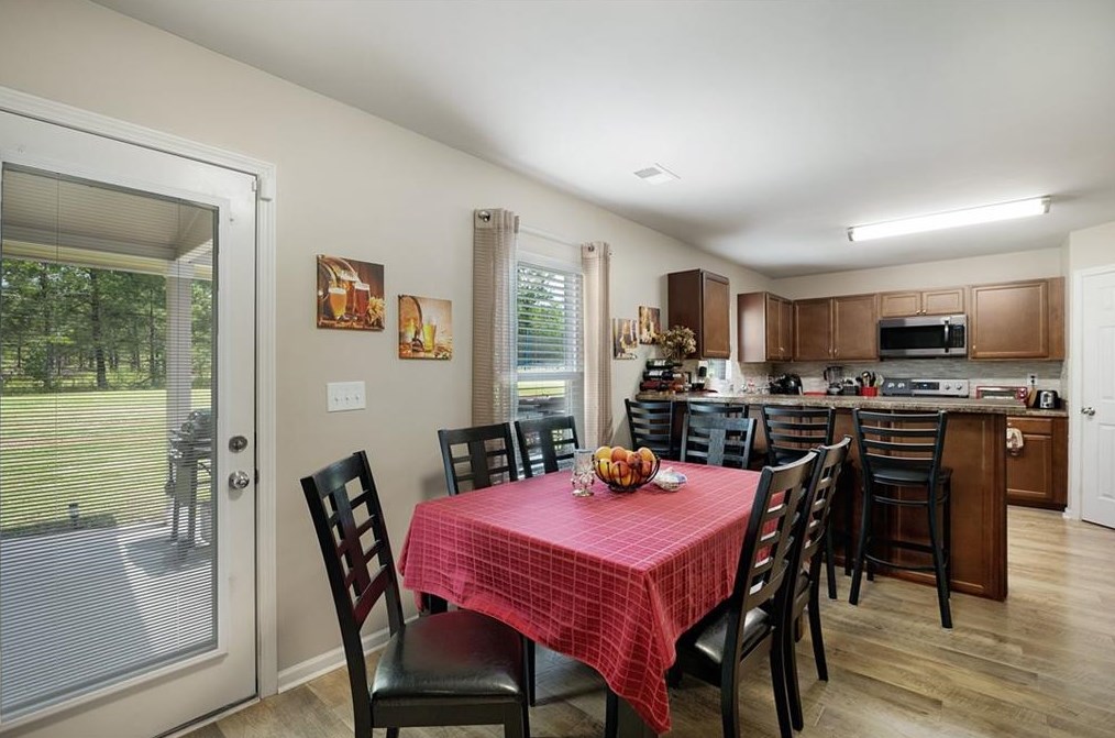 753 Riverside Dr, Calhoun GA 30701-5415 exterior