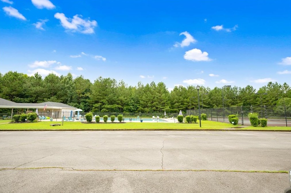 753 Riverside Dr, Calhoun GA 30701-5415 exterior