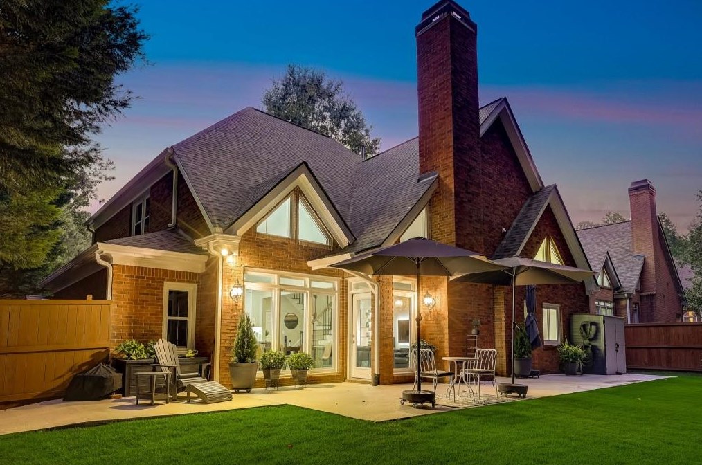 1950 Northbrooke Ln, Atlanta GA exterior