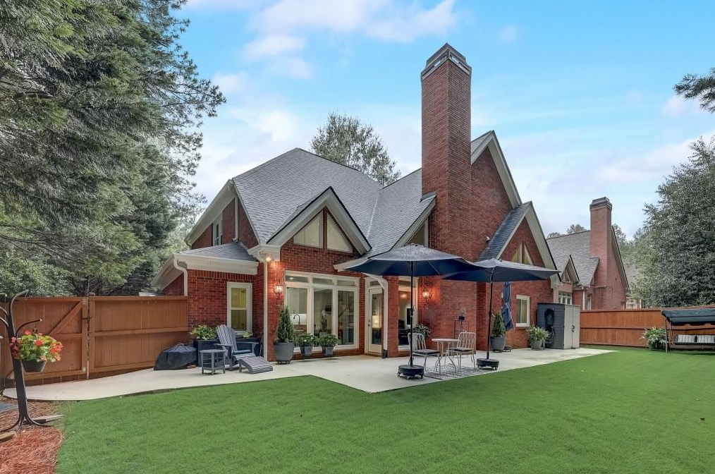 1950 Northbrooke Ln, Atlanta GA exterior