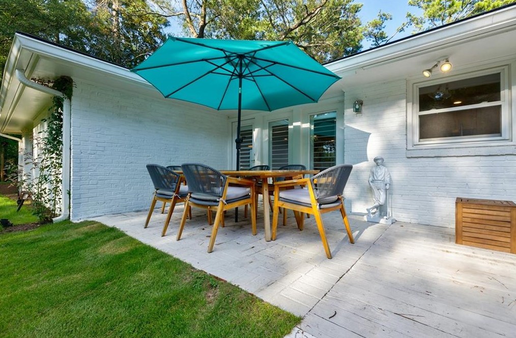 3306 Pine Meadow Rd, Atlanta GA  30327-2220 exterior