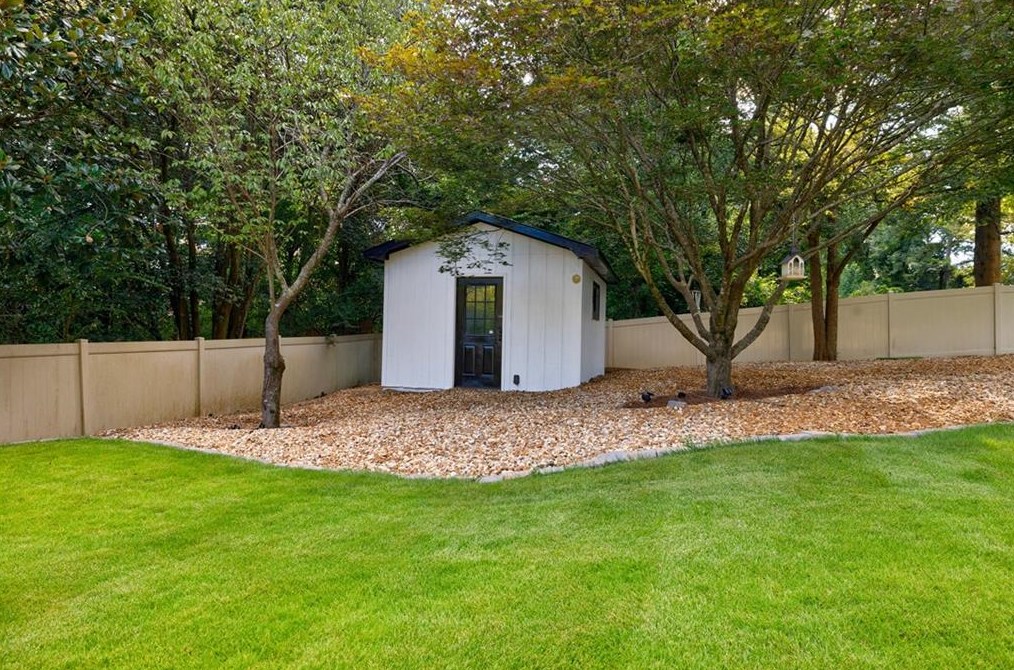 3306 Pine Meadow Rd, Atlanta GA  30327-2220 exterior