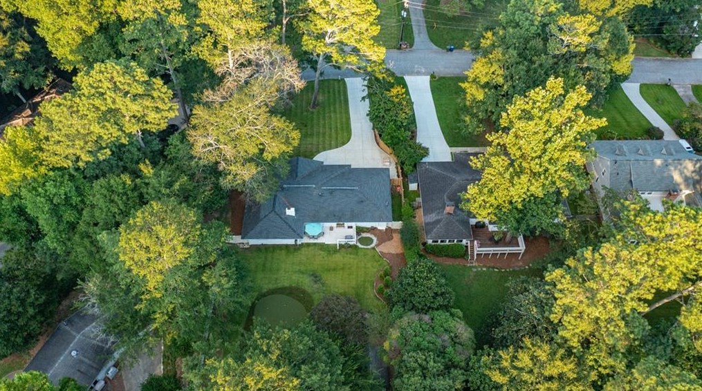 3306 Pine Meadow Rd, Atlanta GA  30327-2220 exterior