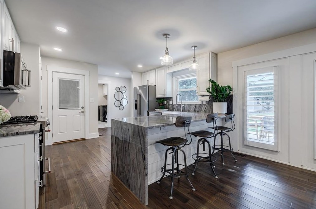 3306 Pine Meadow Rd, Atlanta GA  30327-2220 exterior