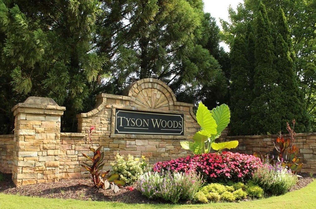 228 Oakleaf Dr, Acworth, GA 30102-7575