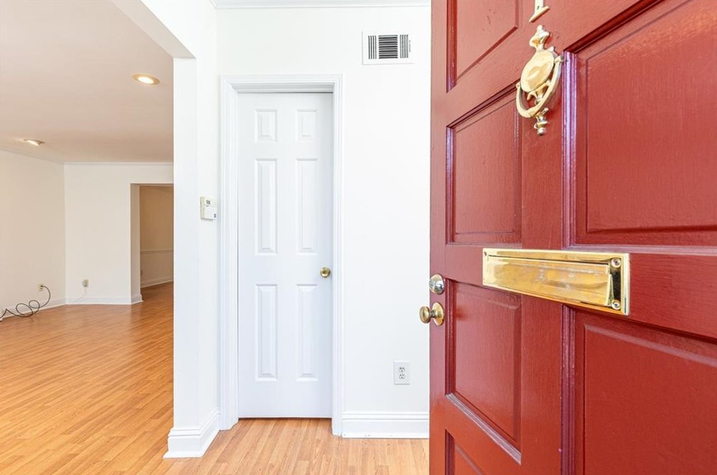 1 Spinning House Pl, Atlanta, GA 30318-1510