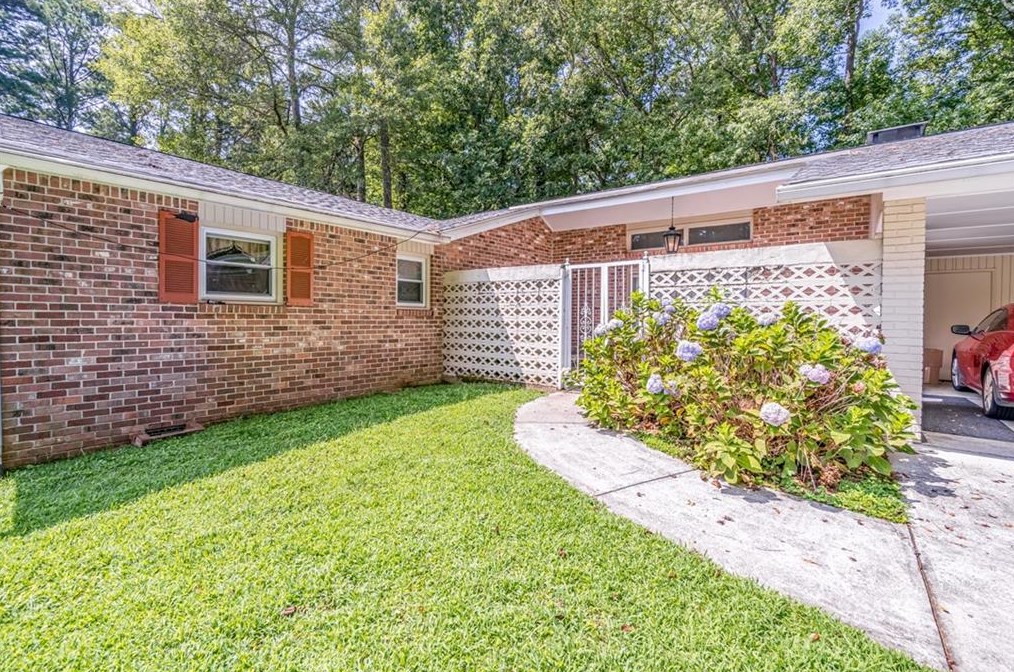 1818 Ramble Ct, Decatur GA  30033-1117 exterior