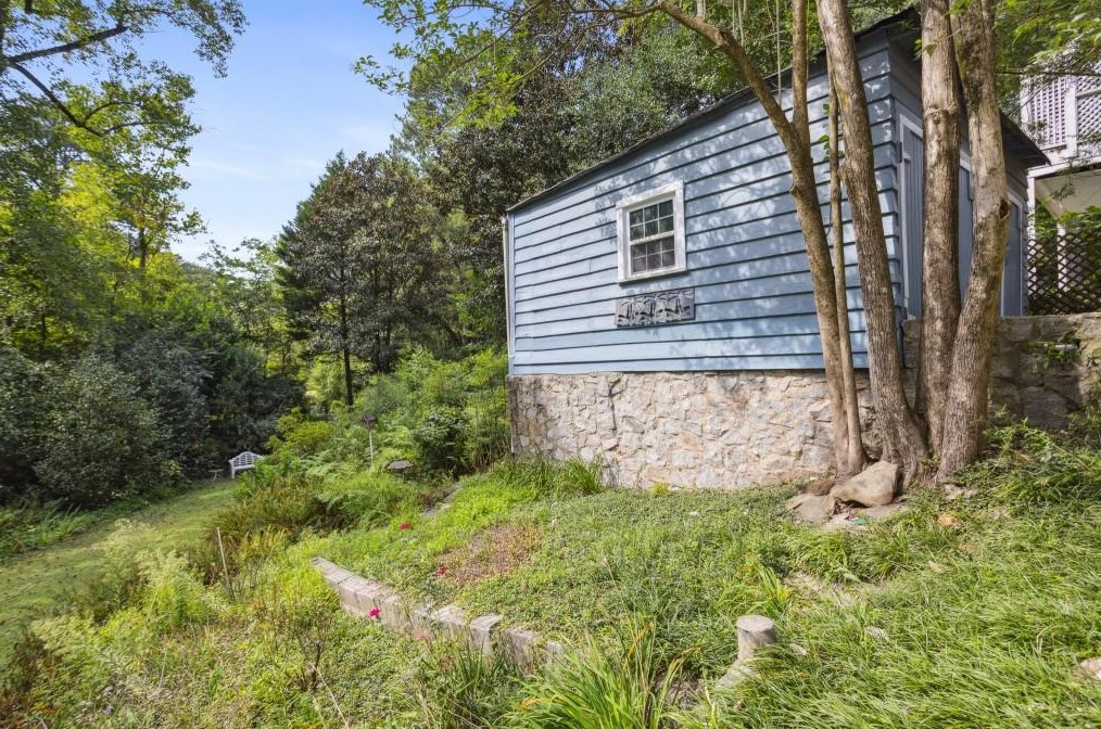 101 Peachtree Way, Atlanta GA 30305-3711 exterior