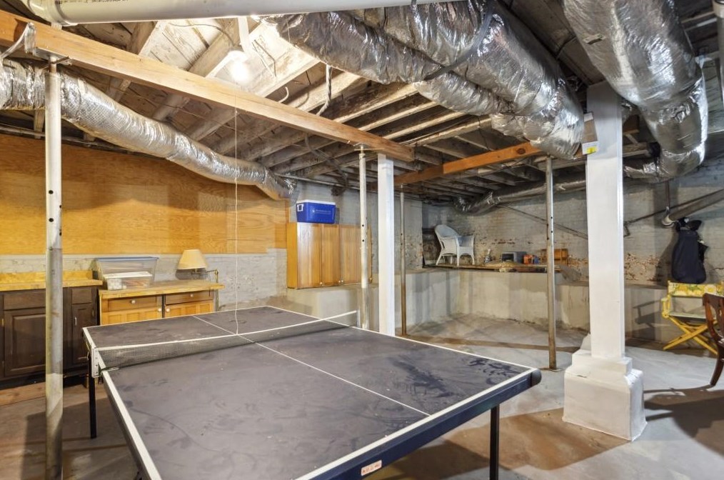 101 Peachtree Way, Atlanta GA 30305-3711 exterior