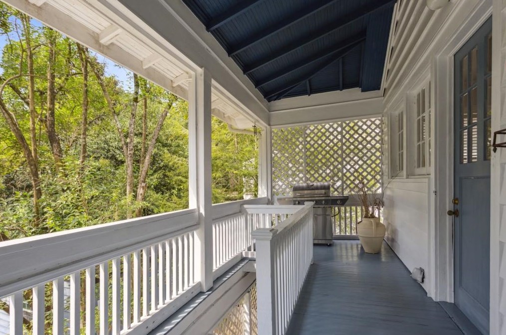 101 Peachtree Way, Atlanta GA 30305-3711 exterior