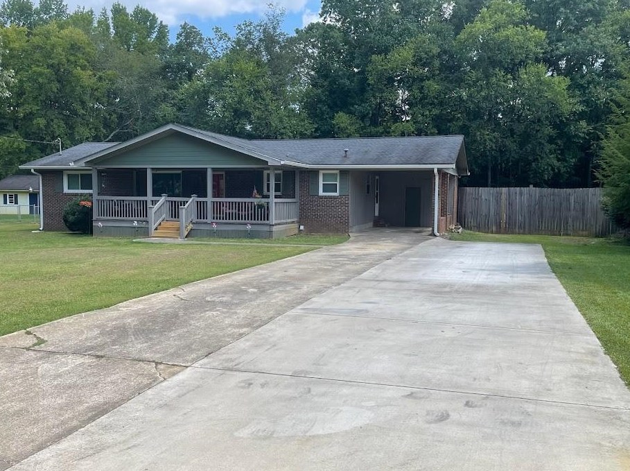 410 Strawberry Ln, Lindale, GA 30147-1432