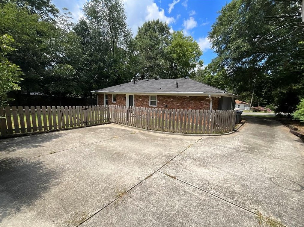 415 Charles Pl, Roswell, GA 30075-3718