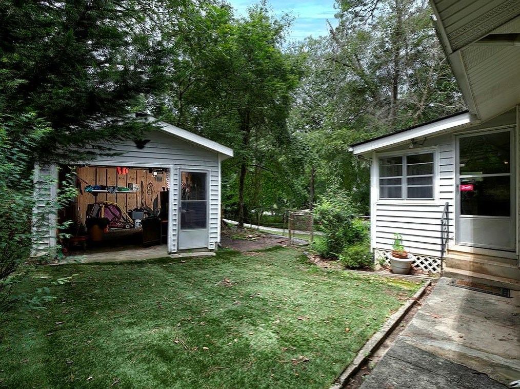 4970 Fairmont Rd, Smyrna GA  30082-5107 exterior