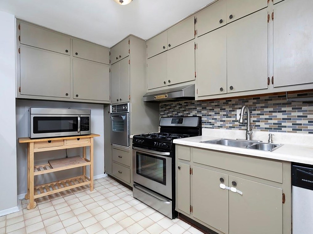 4970 Fairmont Rd, Smyrna GA  30082-5107 exterior