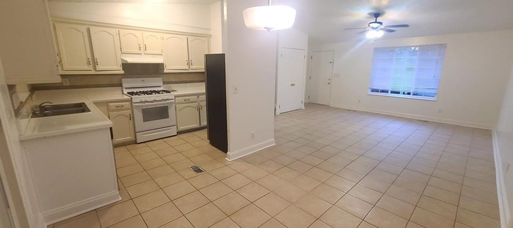 1426 Robin Hill Dr, Norcross, GA 30093-2308