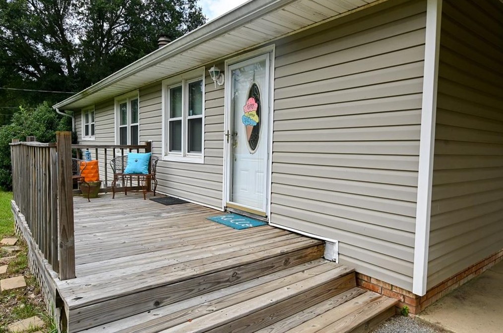 141 Ruben Dr, Calhoun, GA 30701-4716